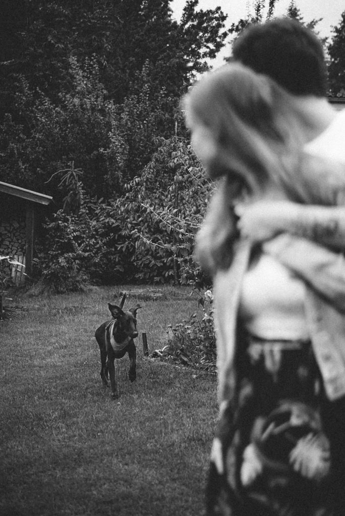 Sophie Peschke, Paar-Fotografie, Liebe, Couple Photoshooting, Verlobungsfotoshooting, Verlobung, Fotoshooting mit Hund, Dobermann, Hochzeit