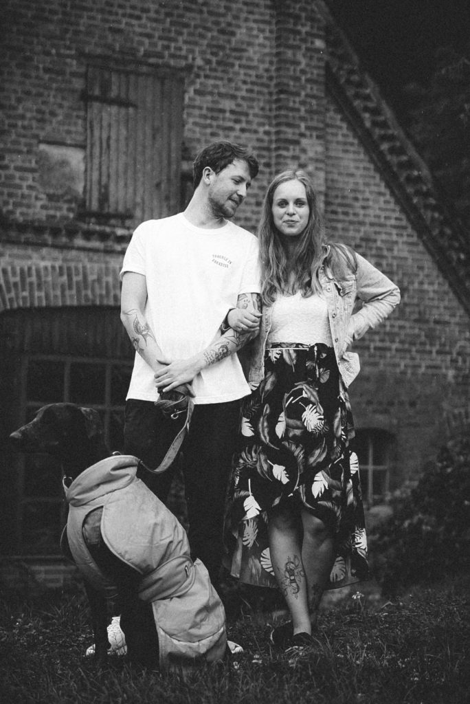 Sophie Peschke, Foto mit Hund, Paar-Fotografie, Liebe, Couple Photoshooting, Verlobungsfotoshooting, Verlobung, Hochzeit